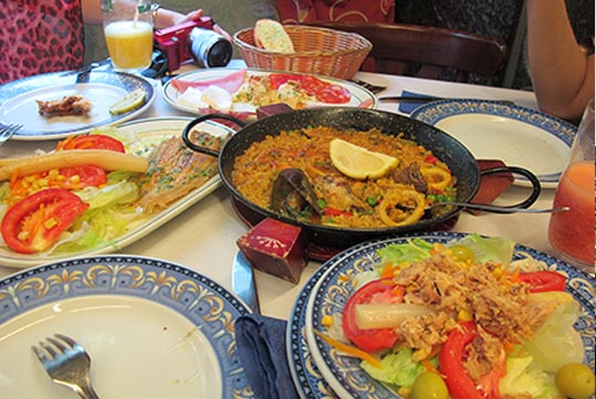 西班牙美食：火腿、海鲜饭和小吃